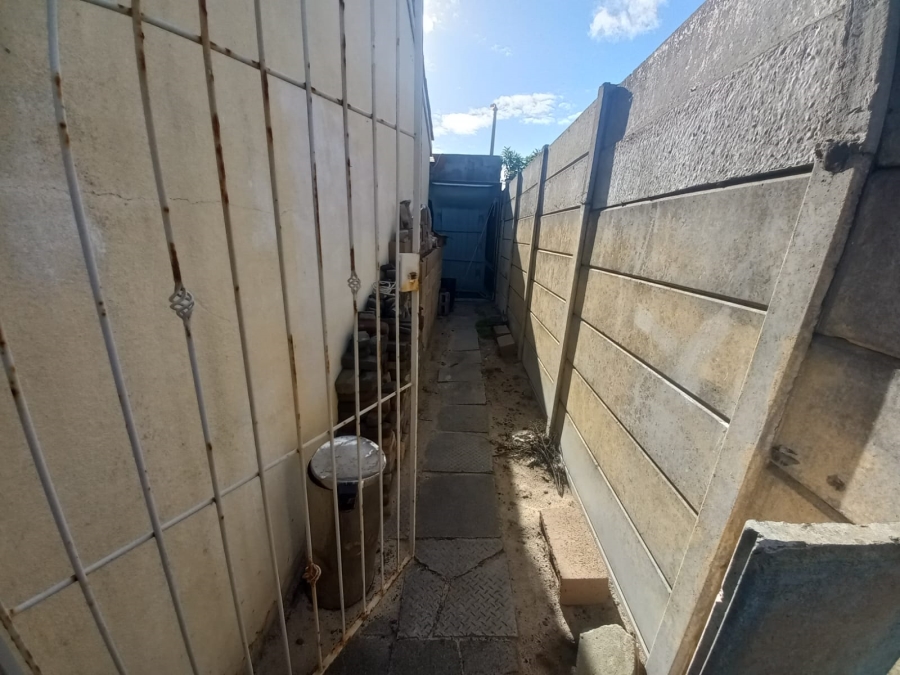 6 Bedroom Property for Sale in Woodlands Western Cape